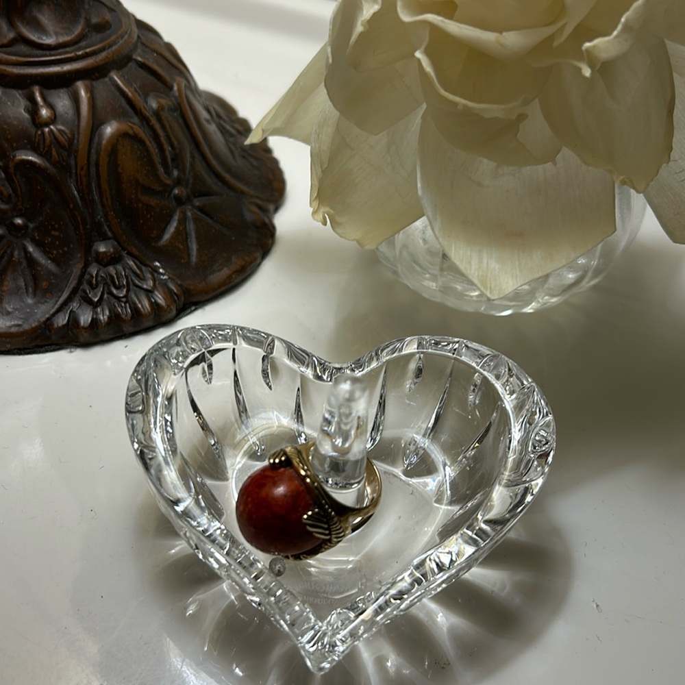 Gorgeous chunky gold tone ring